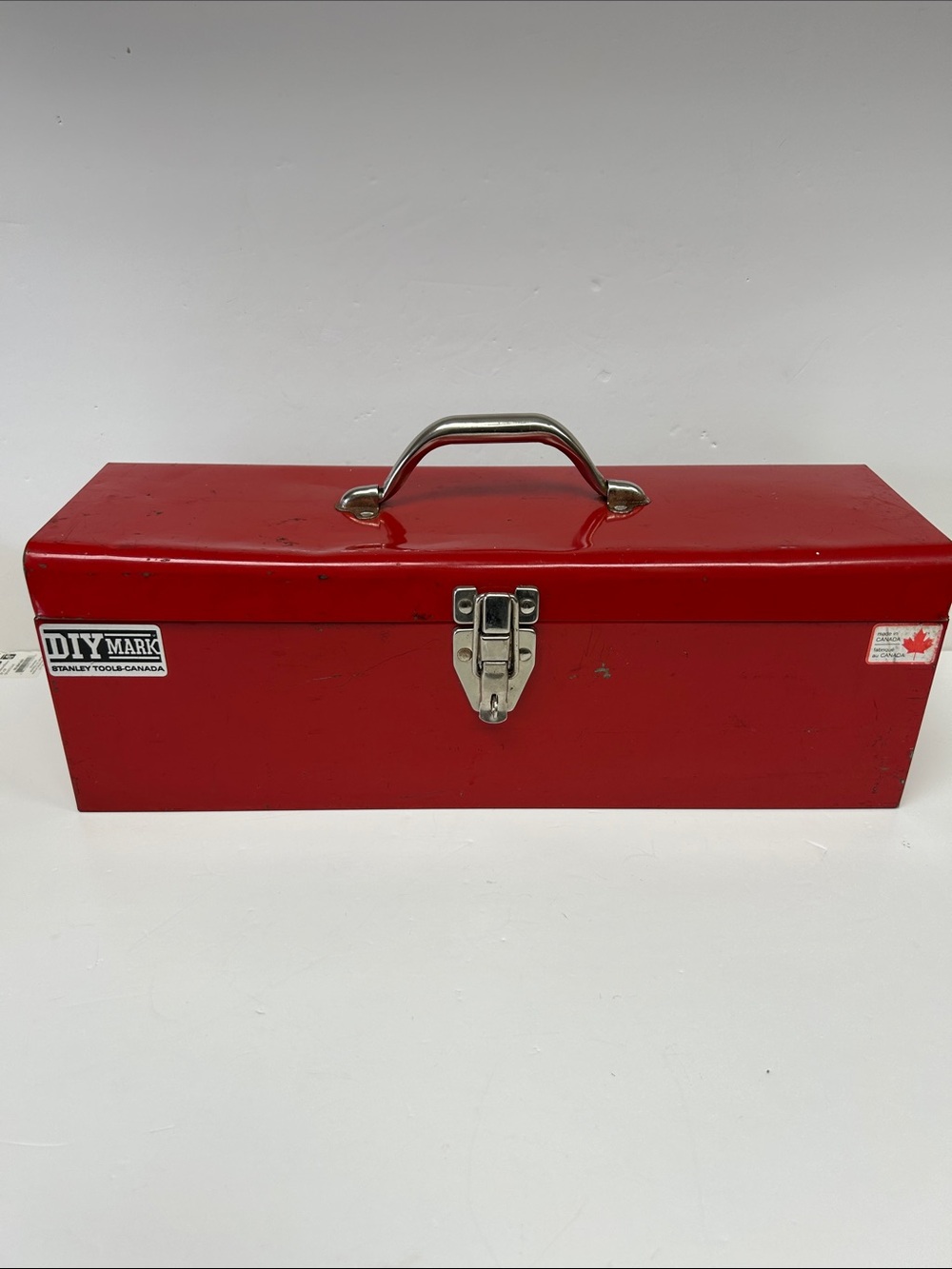 Vintage 19x6x6.5  red metal tool box  “DIY MARK “ Stanley Tools Canada